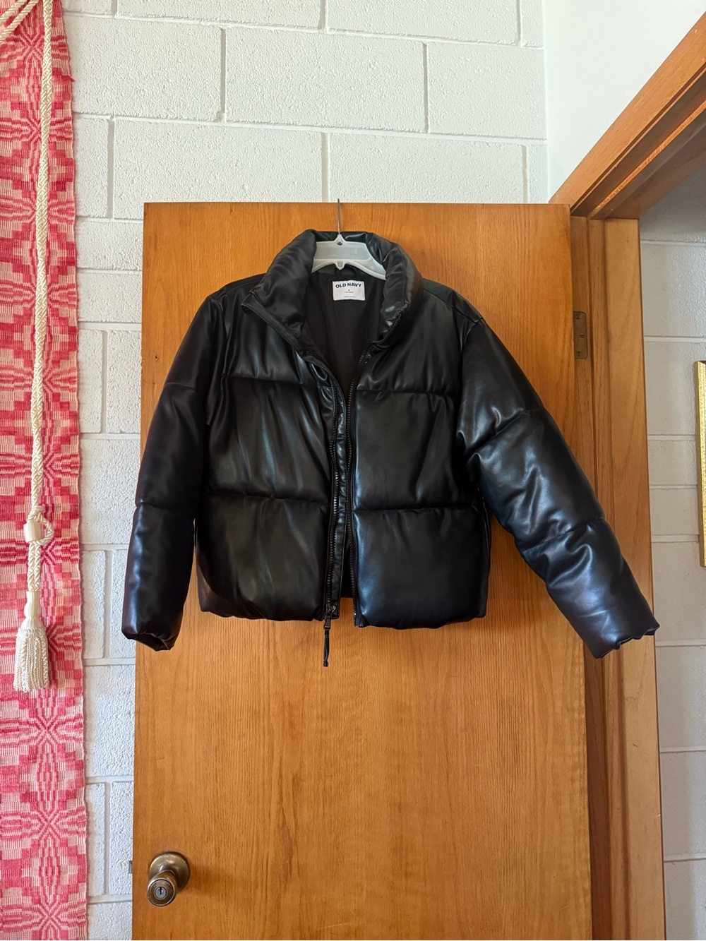 Old Navy Black Cropped Puffer Jacket sz S